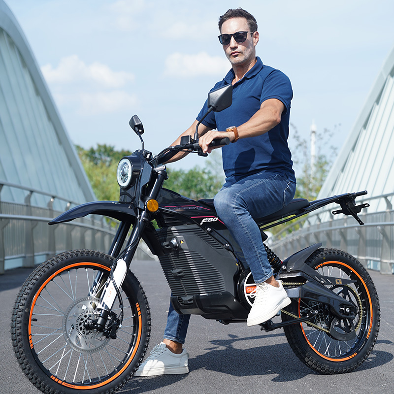 Caofen F80 businesman Caofen F80 with businessman